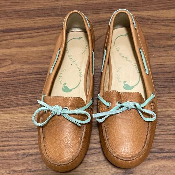 Velez Leather Slip On Driving Shoe in Classic Moccasin Style. Size 38. - Picture 1 of 8